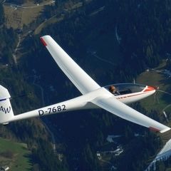 Flugwegposition um 14:46:30: Aufgenommen in der Nähe von Gemeinde Söll, Österreich in 2297 Meter